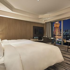 Kamer met een King Size Bed met een Panoramisch Uitzicht